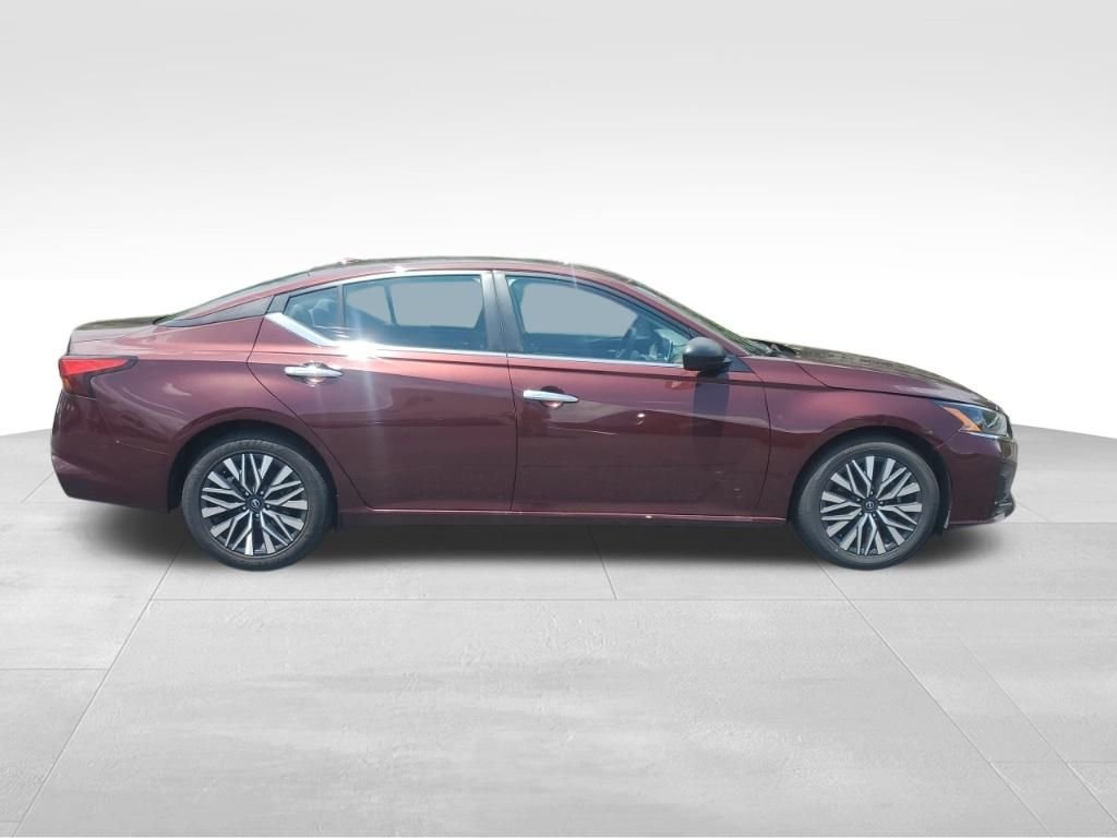 Used 2024 Red Nissan 2.5 SV image 7
