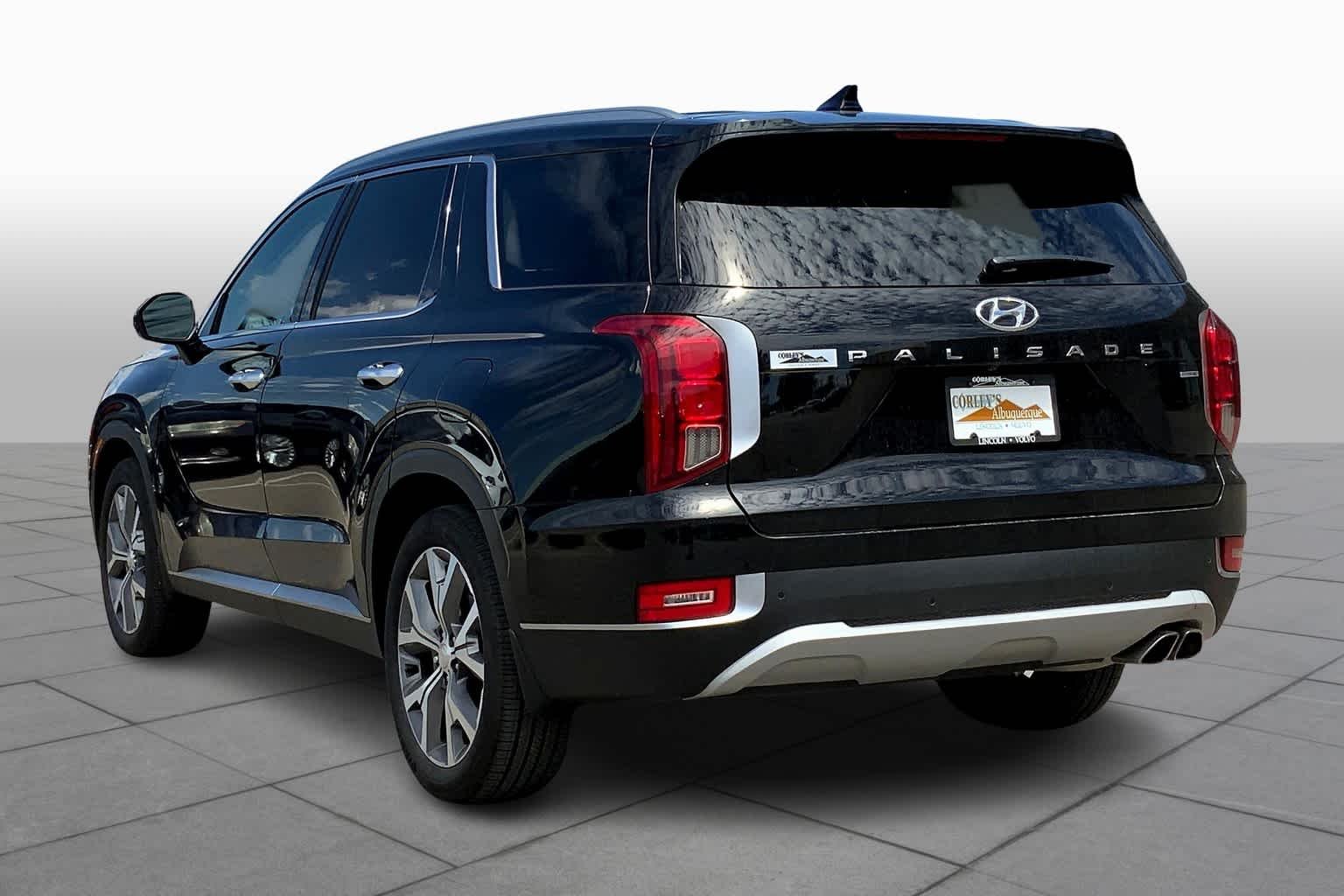 Used 2022 Abyss Black Pearl Hyundai SEL image 12