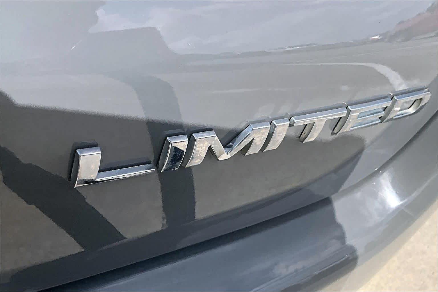 Used 2020 Sting-Gray Clearcoat Jeep Limited image 9