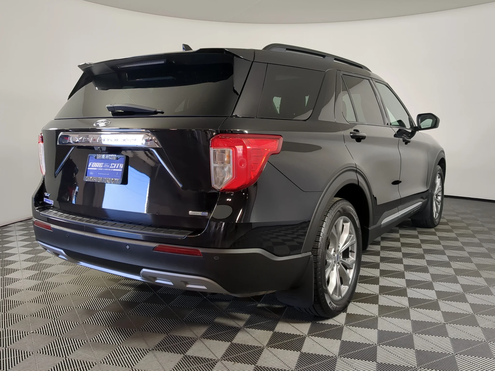 Used 2020 Agate Black Metallic Ford XLT image 9