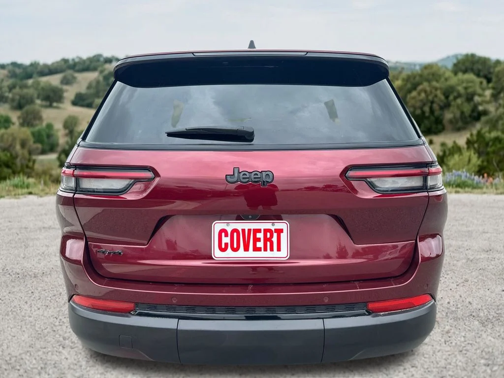 Used 2023 Red Jeep Altitude X image 4