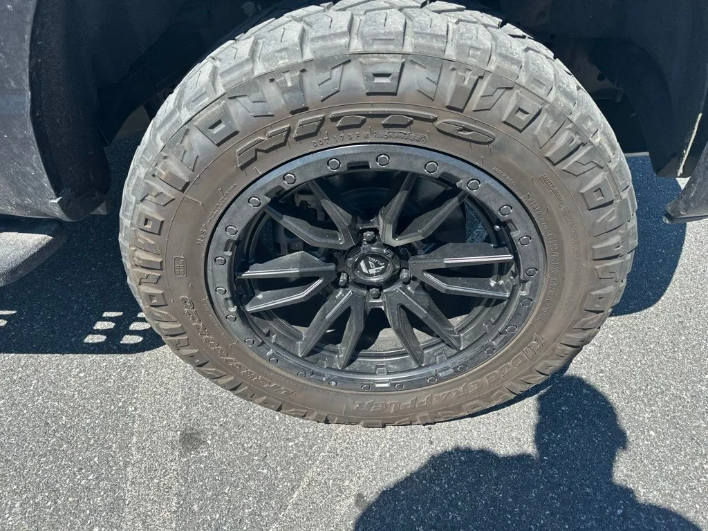 Used 2022 Blue Ford Tremor image 9