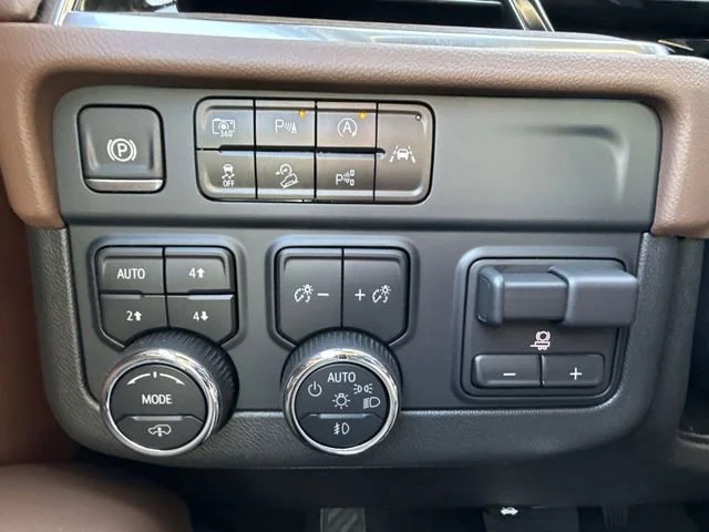 2025 Chevrolet Suburban High Country - Photo 21