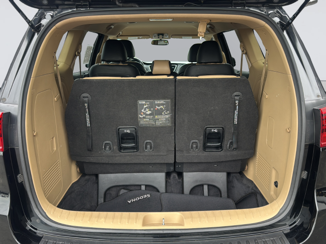 Used 2020 Black Kia EX image 33