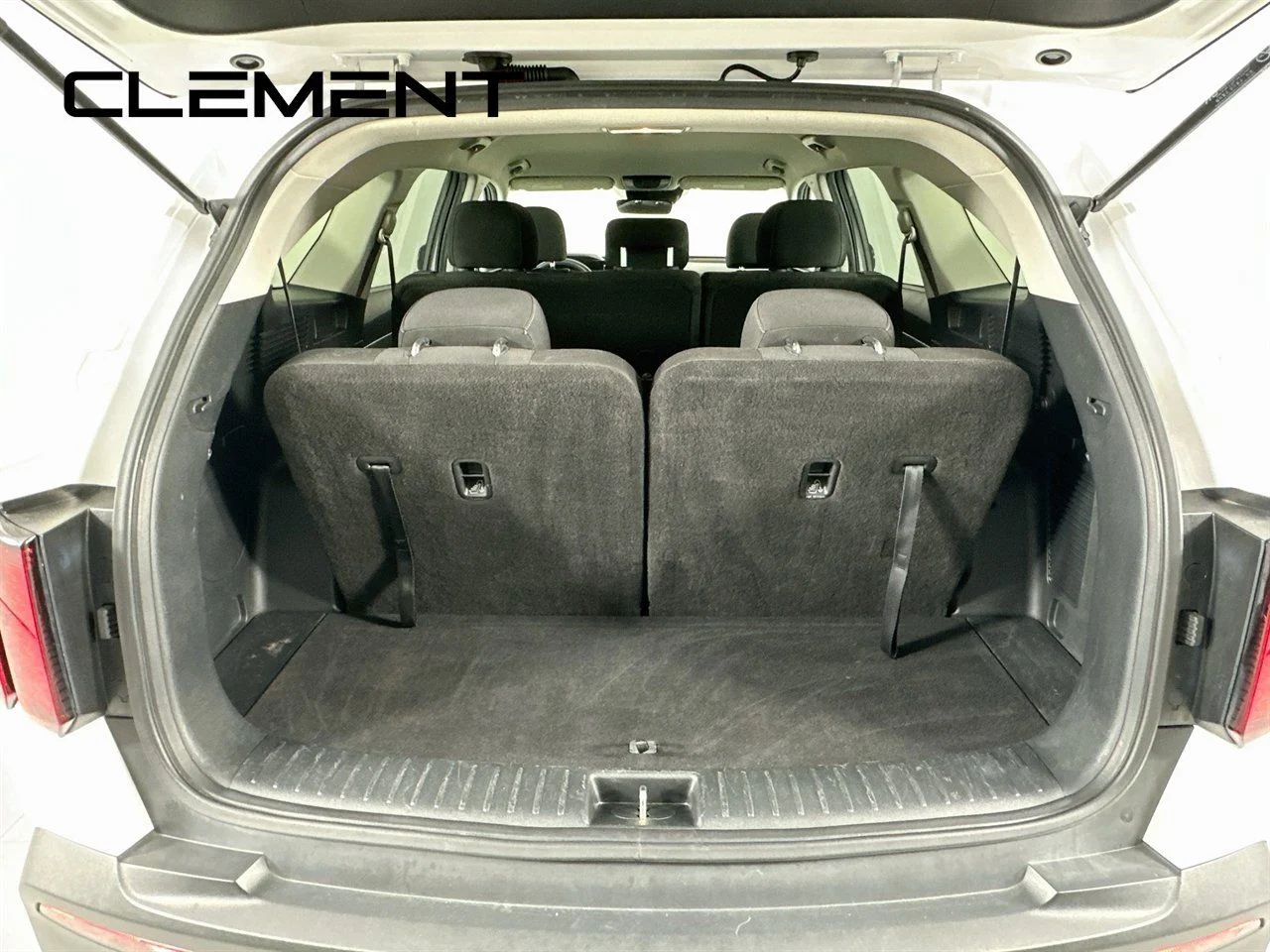 Certified Used 2022 Glacial White Pearl Kia LX image 11