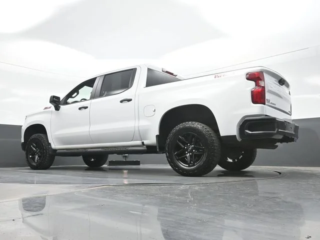 Used 2025 White Chevrolet Custom Trail Boss image 19