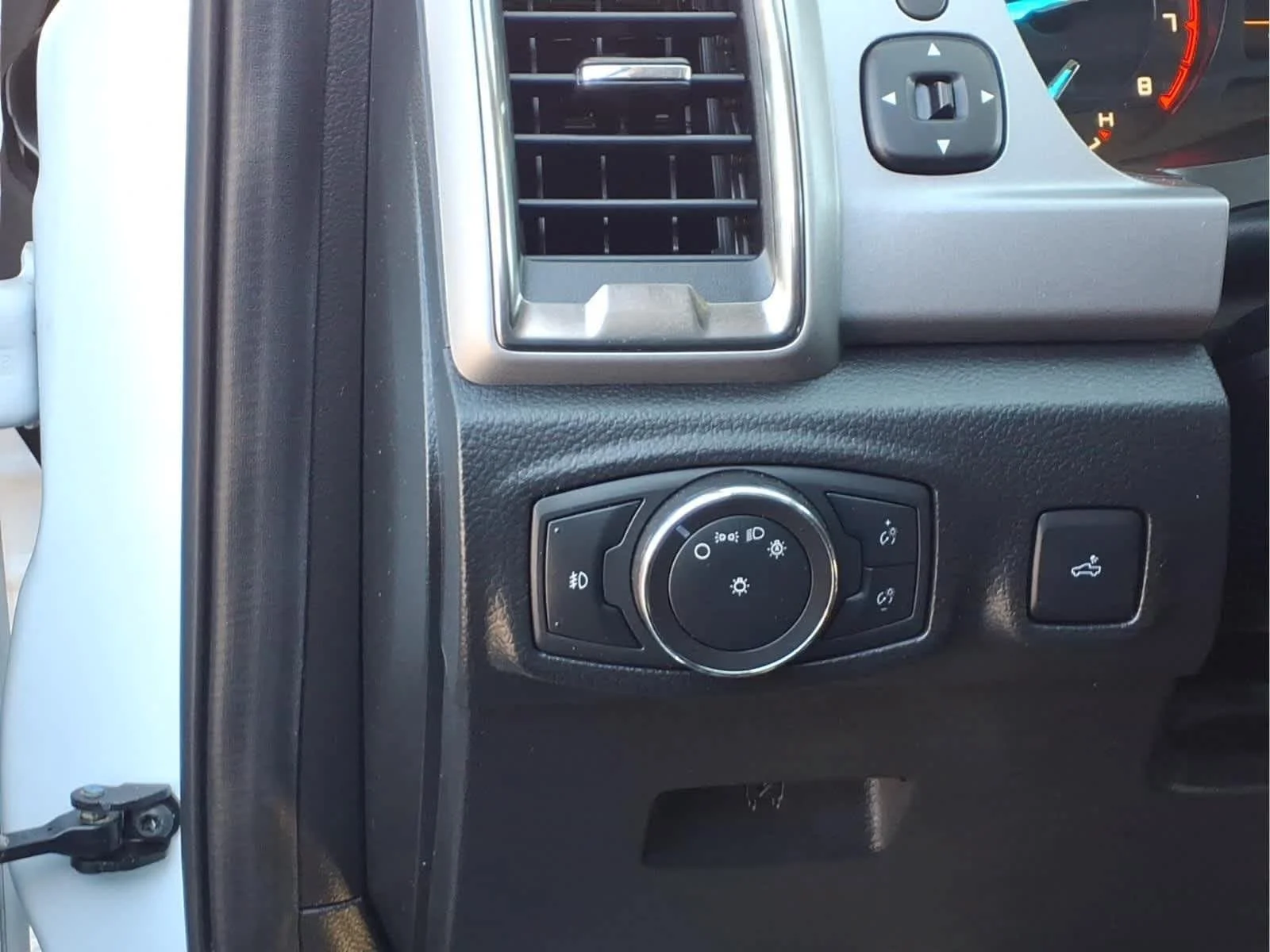 Used 2023 Oxford White Ford XLT image 14