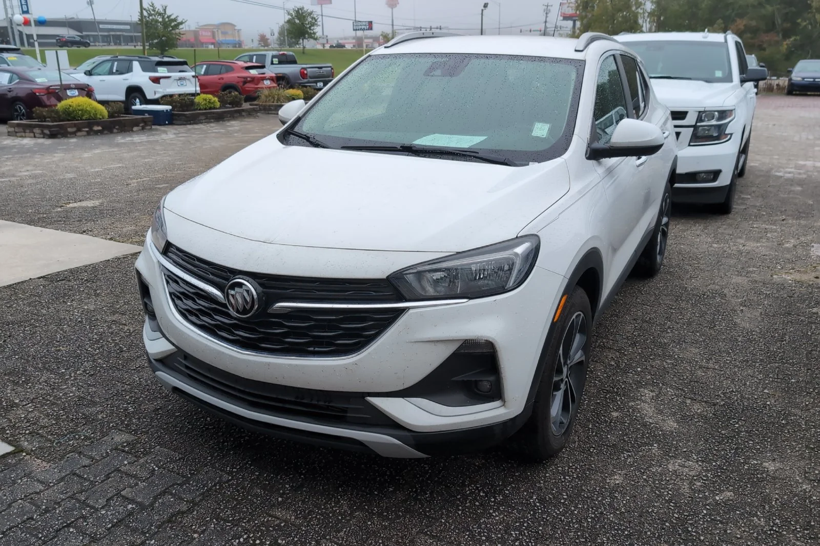 Used 2022 SUMMIT WHITE Buick Select image 11