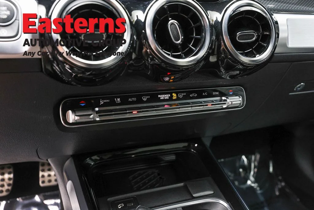 Used 2022 Black Mercedes-Benz GLB 250 image 19