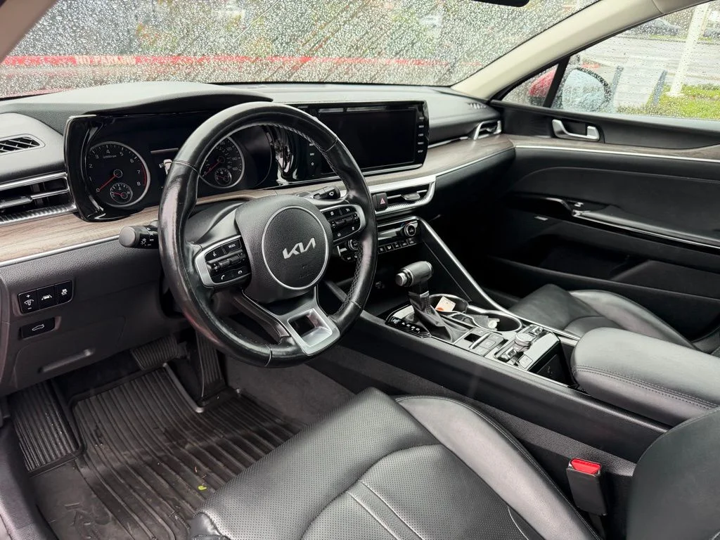 Used 2022 Passion Red Kia EX image 16
