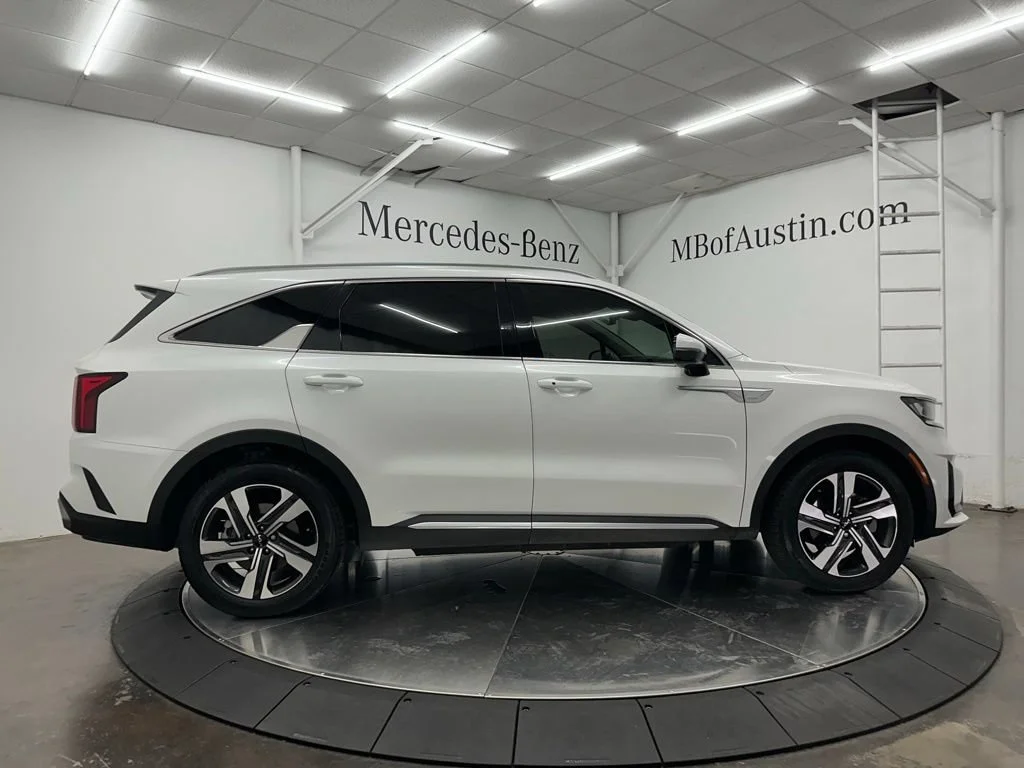 Used 2023 White Kia EX image 8