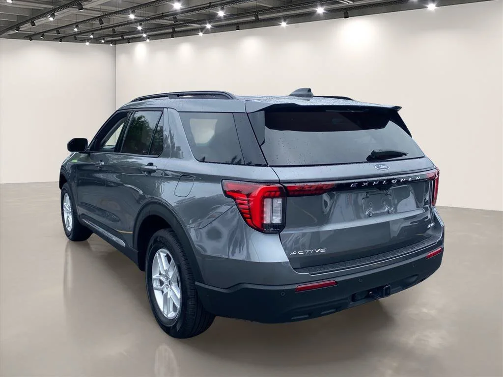 Used 2025 Gray Metallic Ford Active image 5