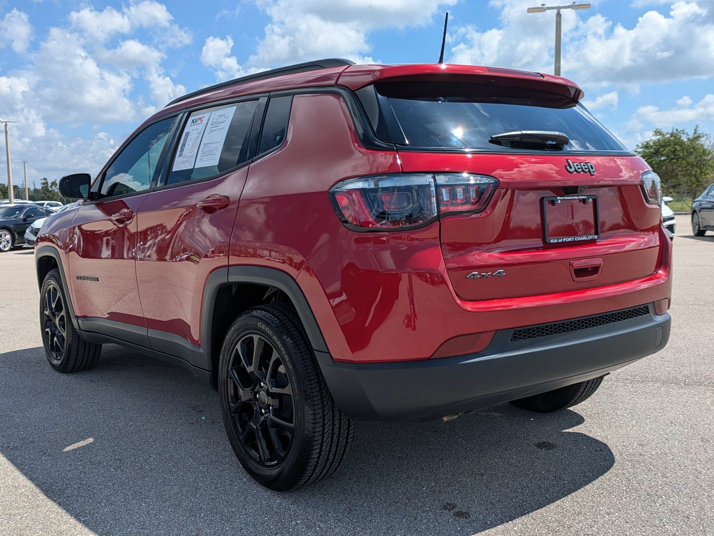 Used 2025 Red Hot Pearlcoat Jeep Latitude image 7