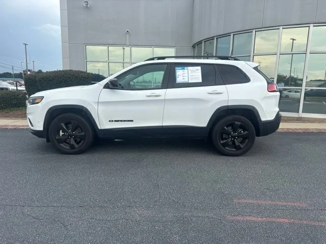 Used 2023 White Jeep Altitude image 11