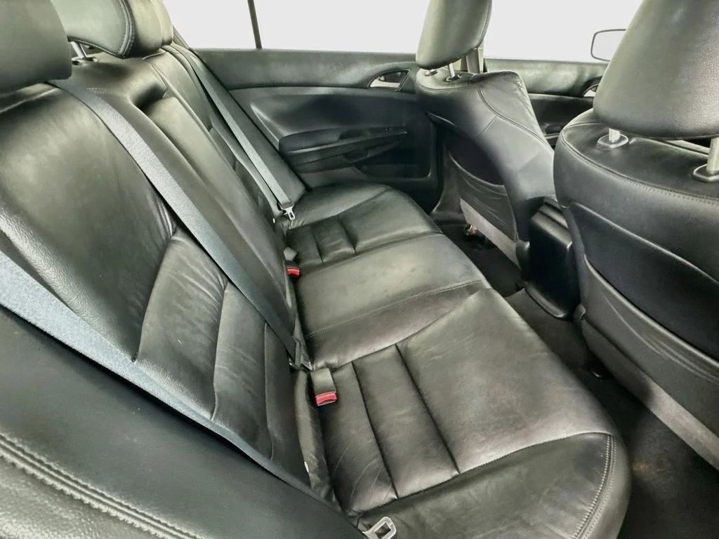 Used 2011 Polished Metal Metallic Honda SE image 31