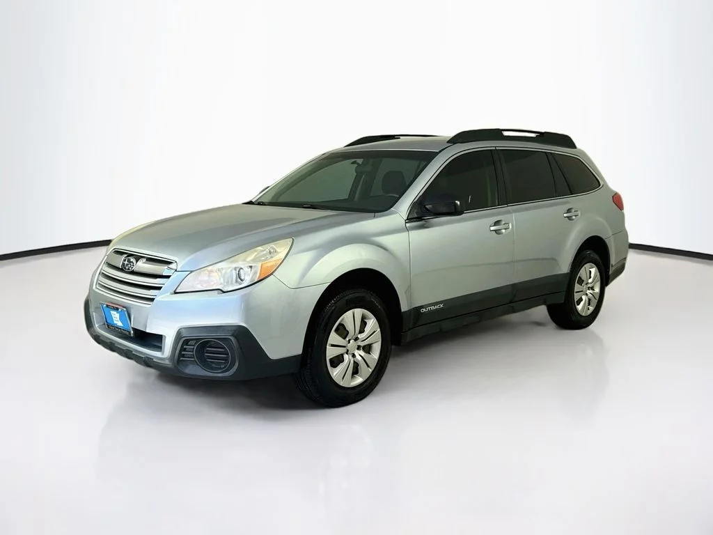 Used 2013 Ice Silver Metallic Subaru 2.5i image 3