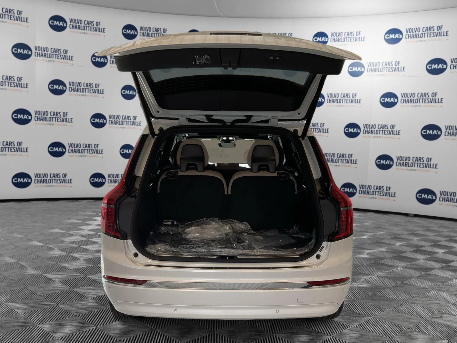 2026 Volvo XC90 Plus - Photo 11
