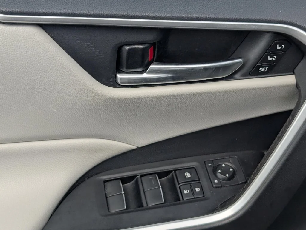Used 2021 Magnetic Gray Met Toyota XLE Premium image 21