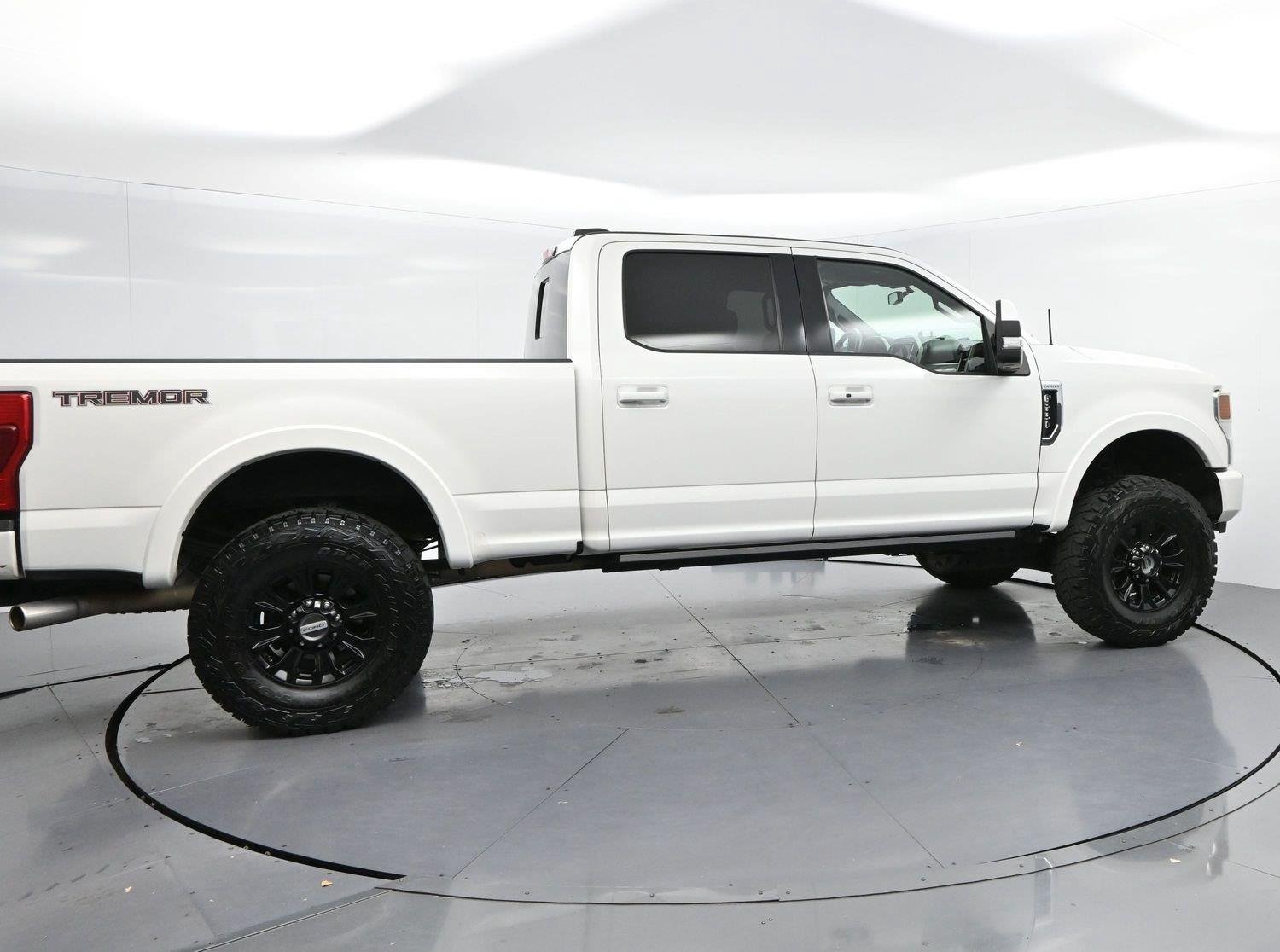 Used 2022 Star White Metallic Tri-Coat Ford LARIAT image 8