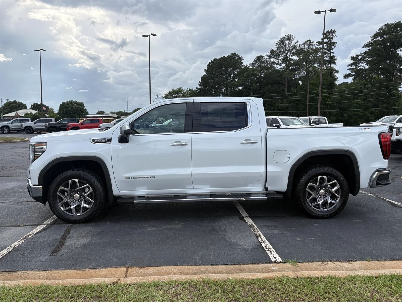 Used 2026 Glacier White Tricoat GMC SLT image 2