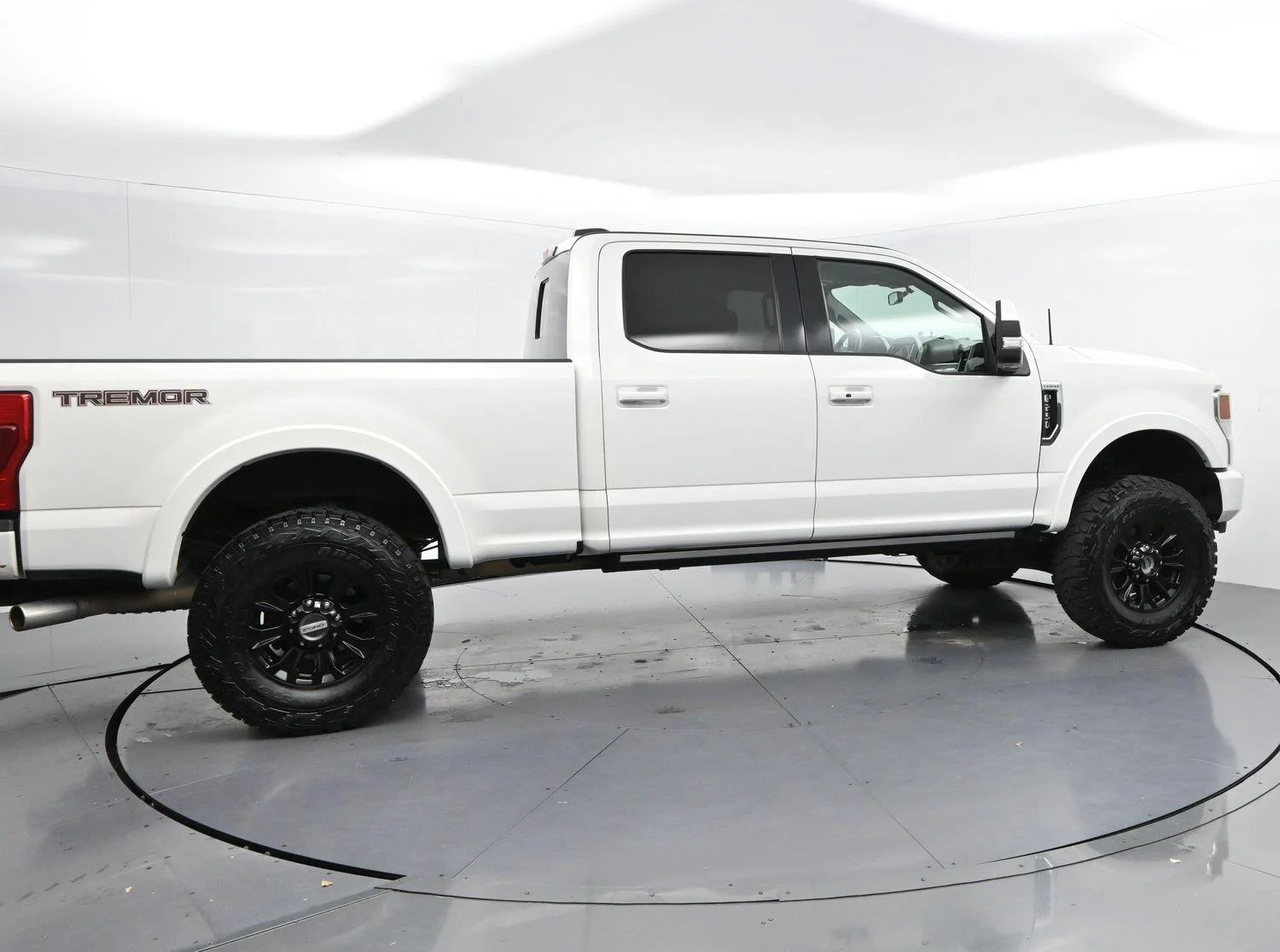 Used 2022 Star White Metallic Tri-Coat Ford LARIAT image 8
