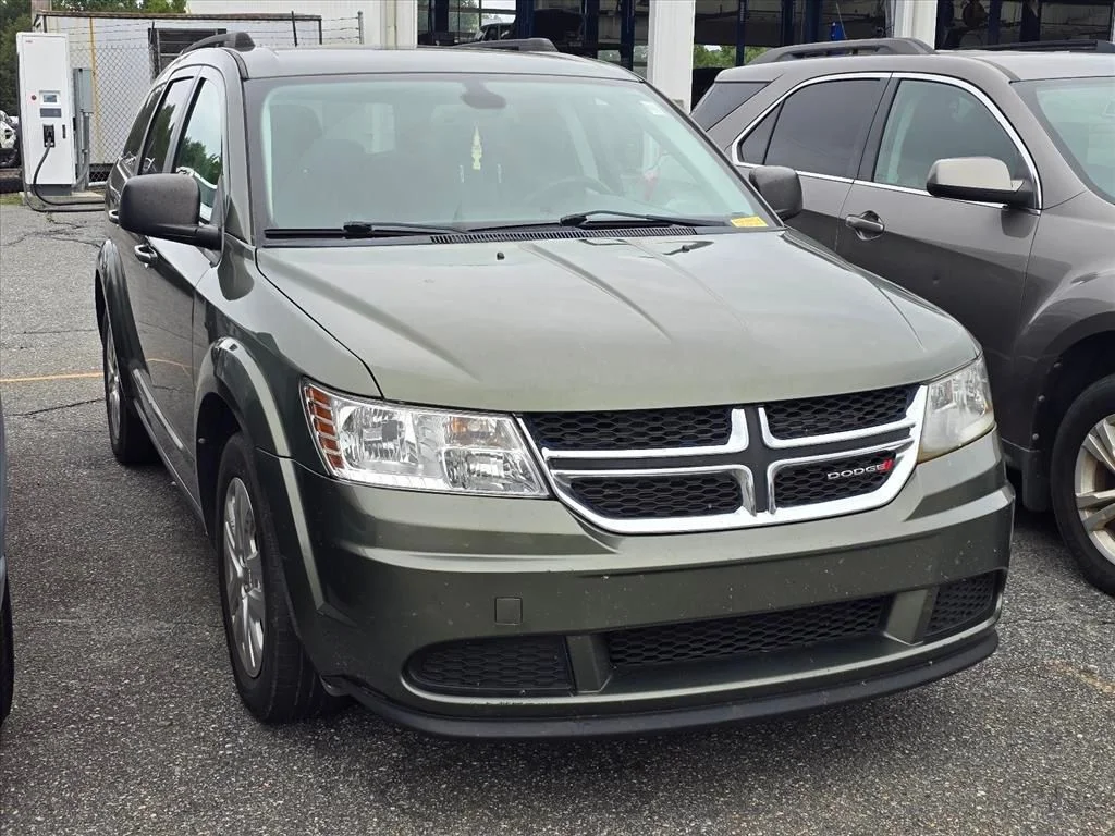 Used 2019 Green Dodge SE image 11
