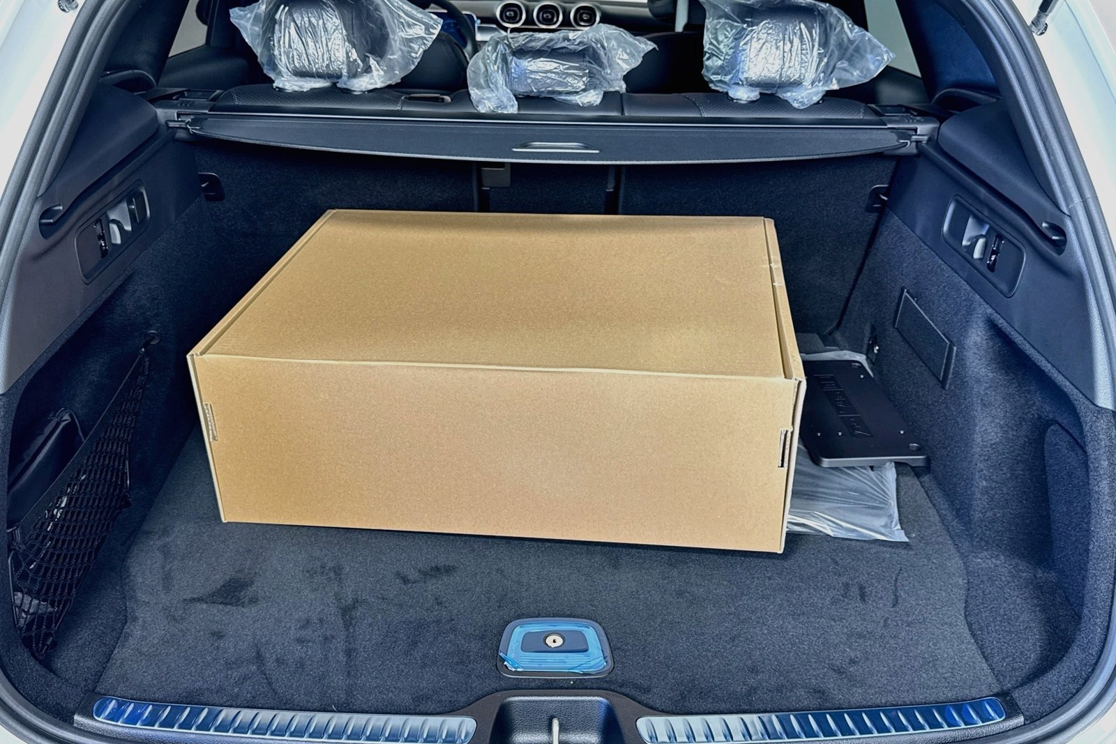 New 2026 Polar White Mercedes-Benz GLC 300 image 24