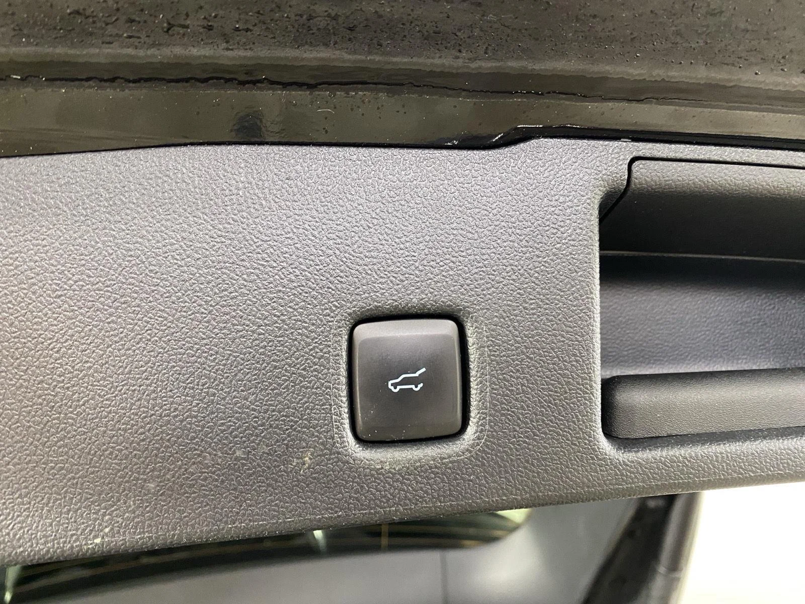 Used 2024 Agate Black Ford ST-Line Select image 10