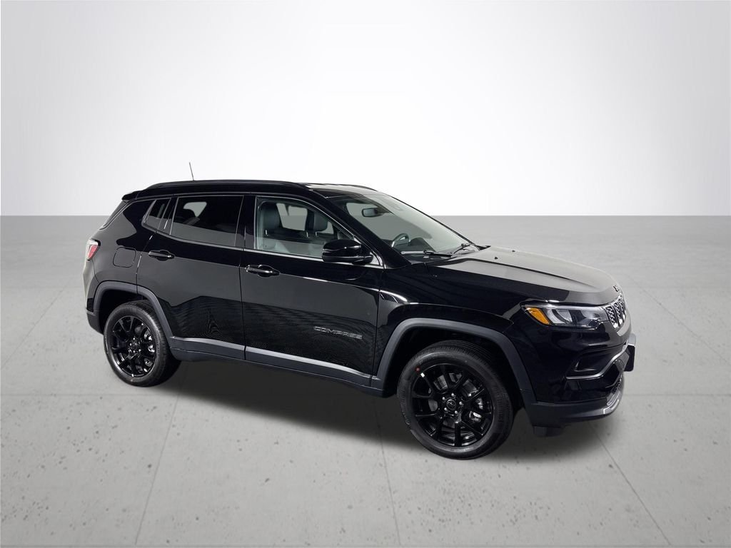 New 2026 Diamond Black Crystal Pearlcoat Jeep Latitude image 4