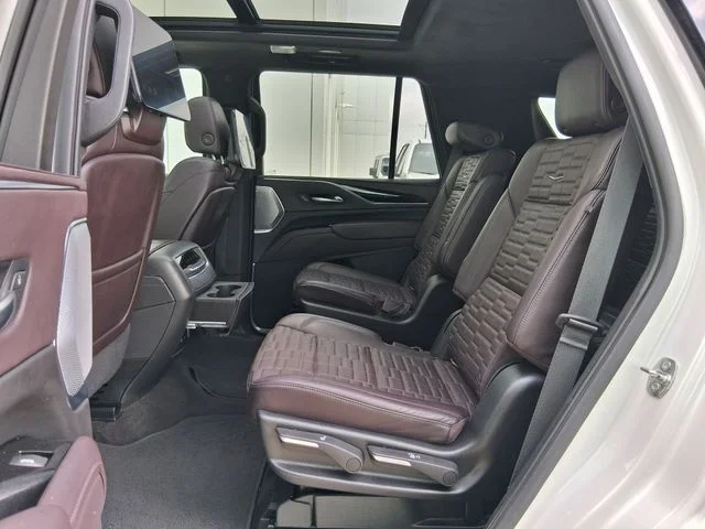 Used 2022 White Cadillac Sport Platinum image 22