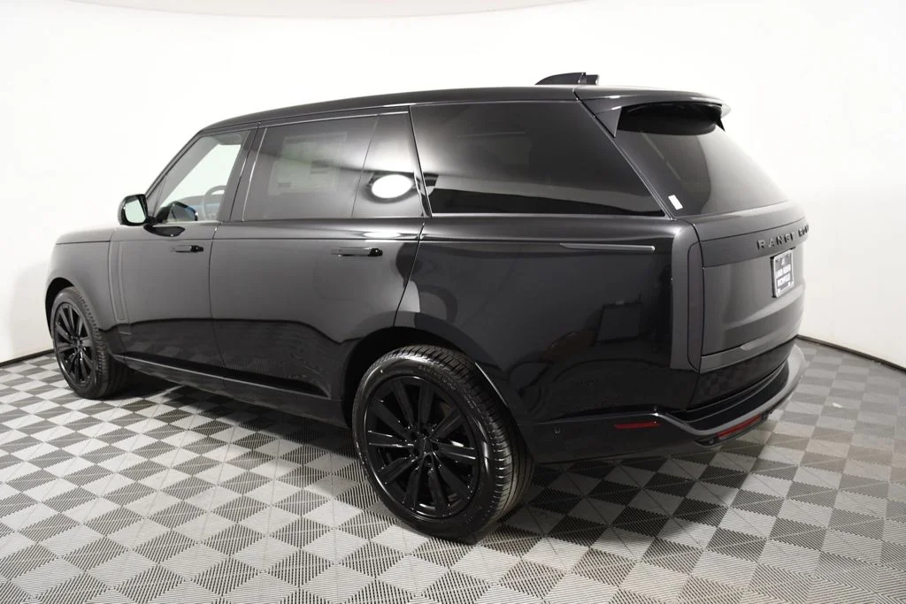 New 2026 Santorini Blk Land Rover SE image 3