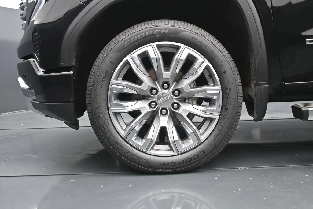 Used 2024 Onyx Black GMC Denali image 24