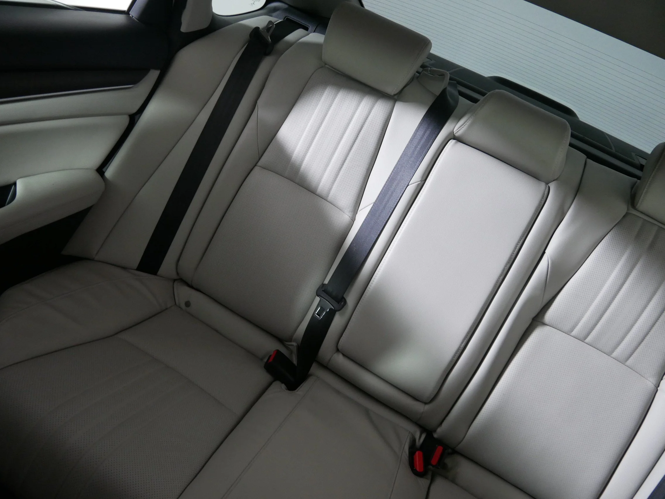 Used 2018 White Orchid Pearl Honda Touring image 12