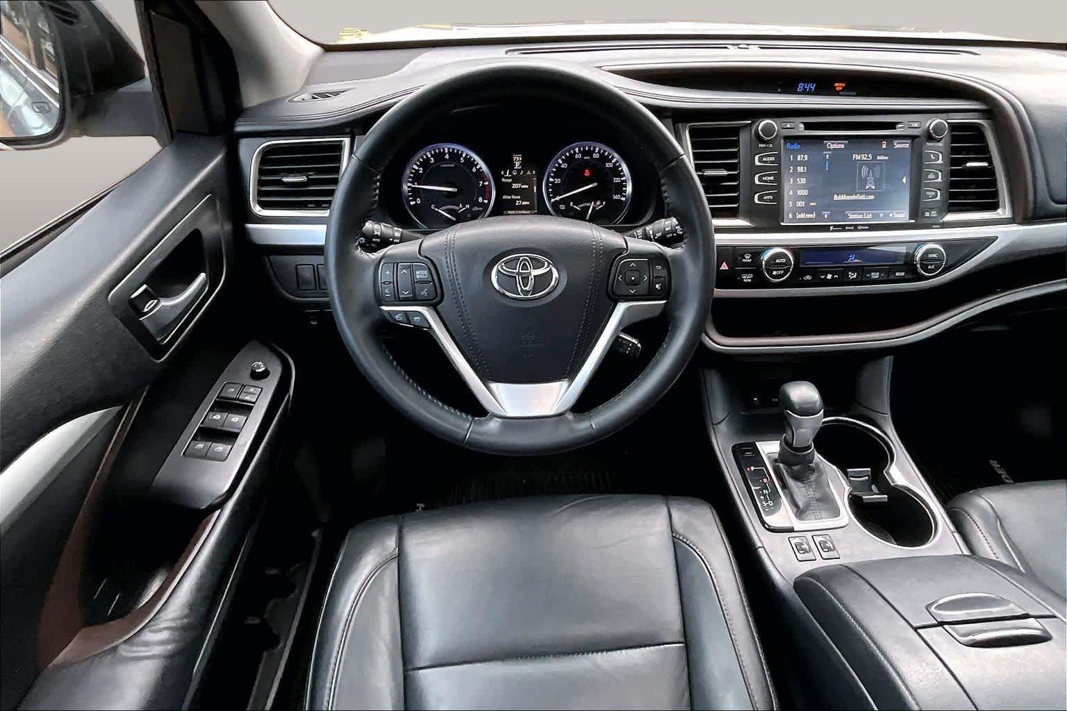 Used 2016 Silver Sky Metallic Toyota XLE image 6