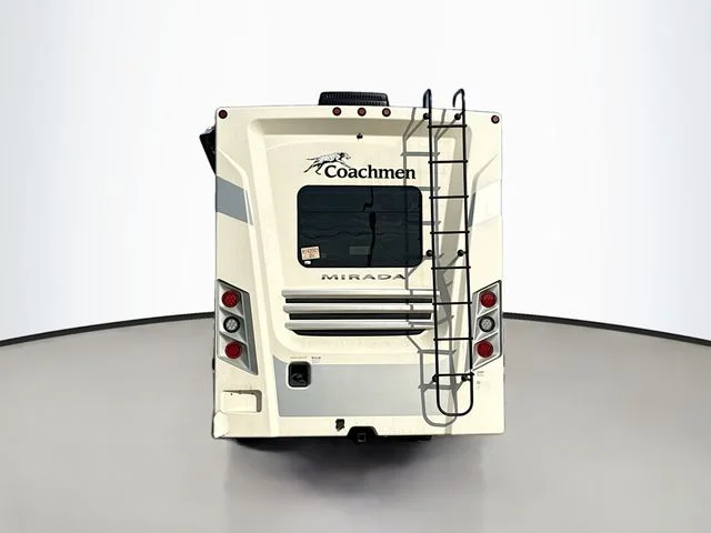 Used 2022 White Ford Chassis image 24
