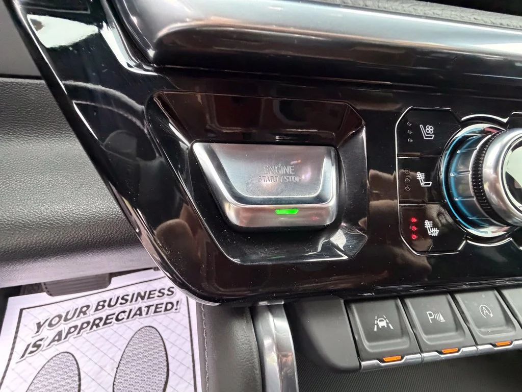 Used 2022 ONYX BLACK GMC Denali image 24