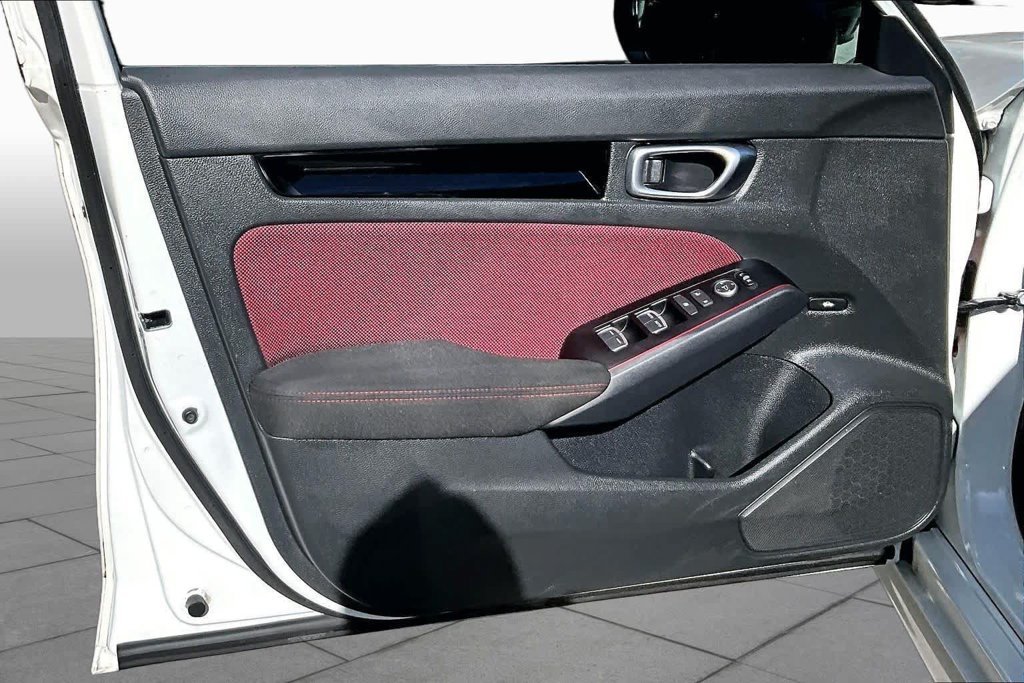 Used 2024 White Honda Base image 25
