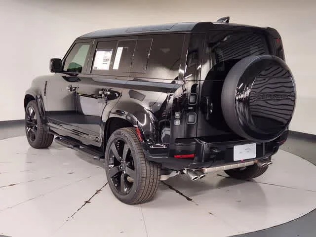 2026 Land Rover Defender V8 - Photo 6