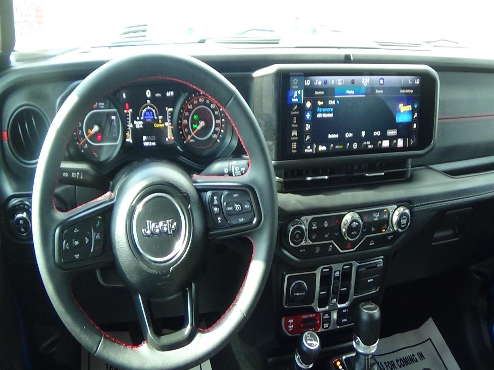 Used 2024 Hydro Blue Pearl Coat (pbj) Jeep Rubicon image 13
