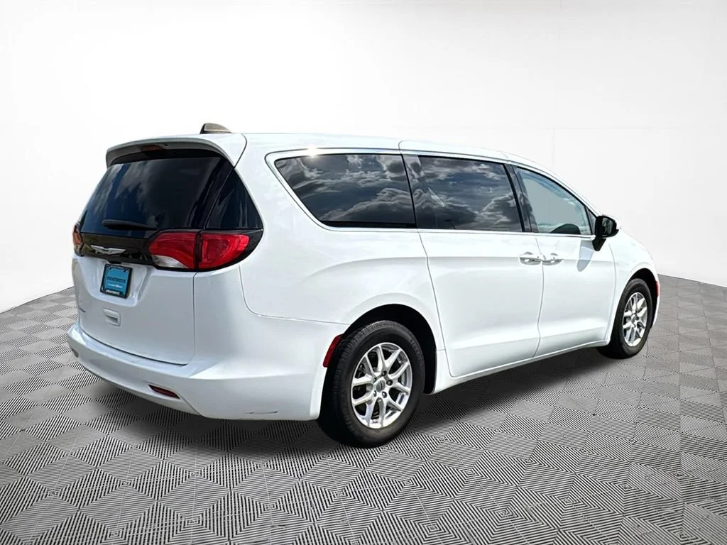 Used 2023 White Chrysler LX image 9