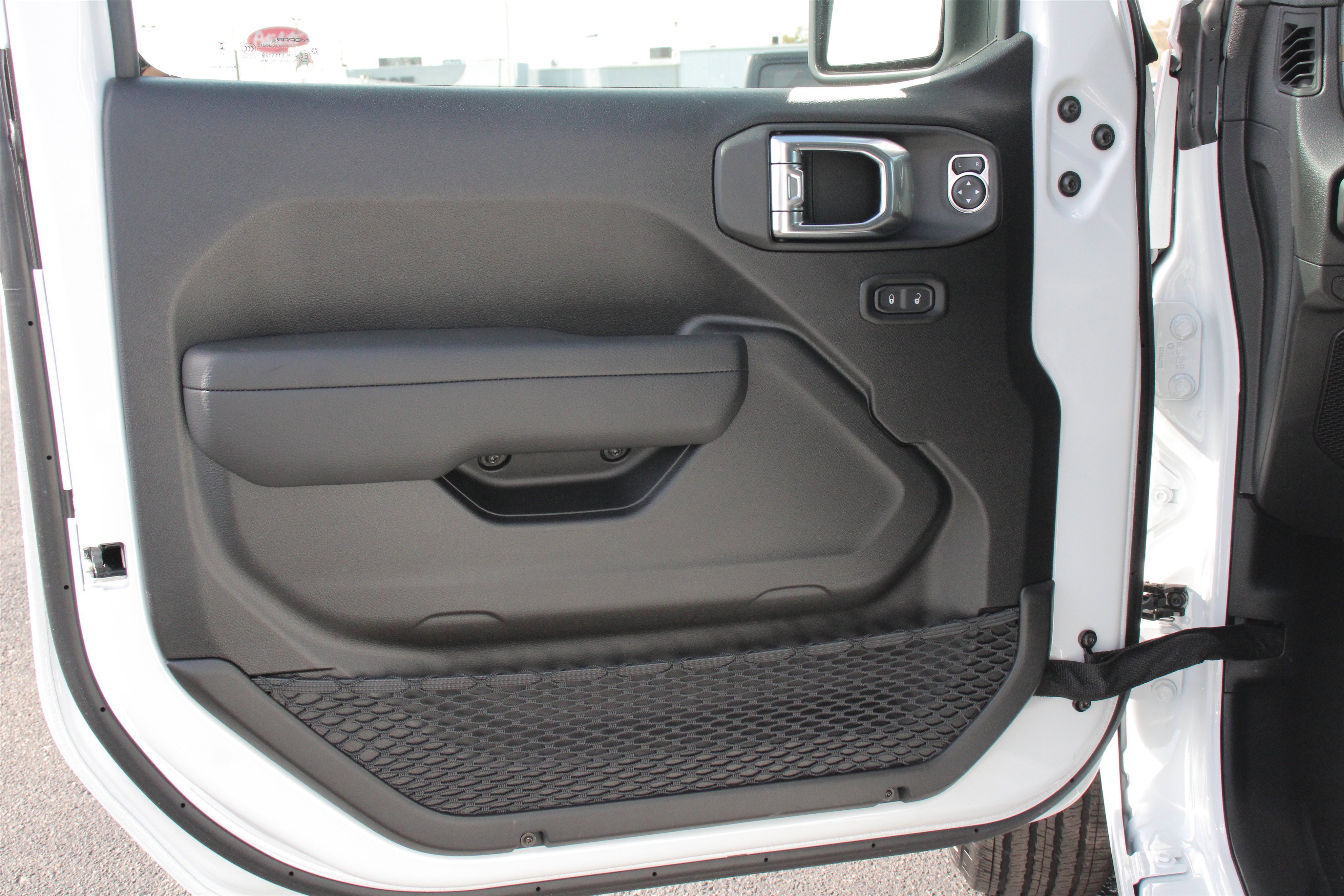New 2026 Bright White Clear-Coat Exterior Paint Jeep Sport S image 6