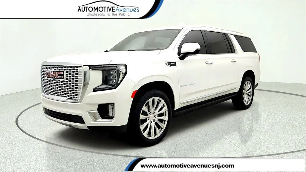 Used 2023 White Frost Tricoat GMC Denali 4WD w/ Panoramic Roof, 22