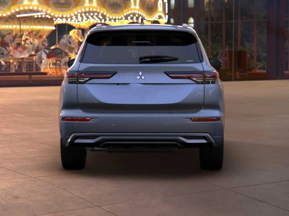 New 2026 Moonstone Gray Metallic Mitsubishi SEL image 3