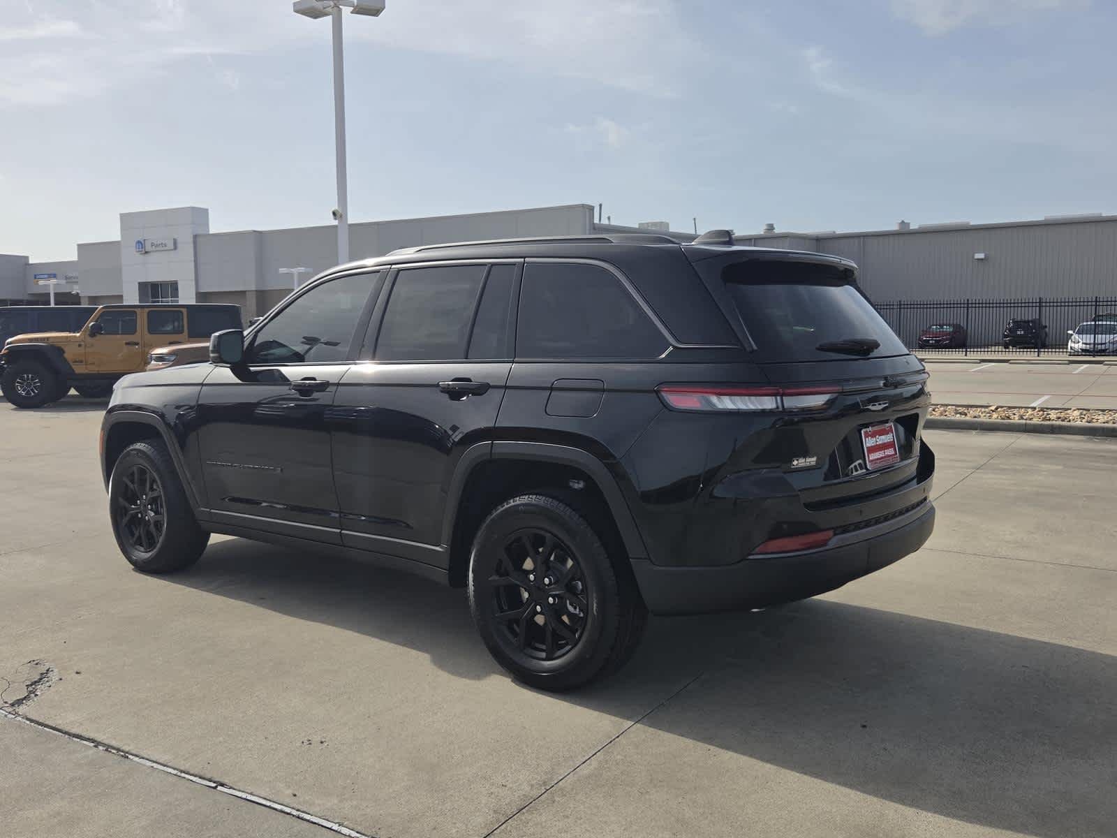New 2026 Diamond Black Crystal Pearlcoat Jeep Laredo Altitude image 3