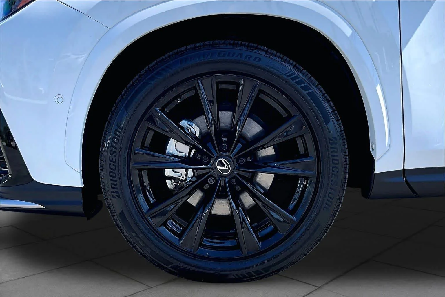 Certified Used 2025 ULTRA WHITE Lexus F SPORT Handling image 10