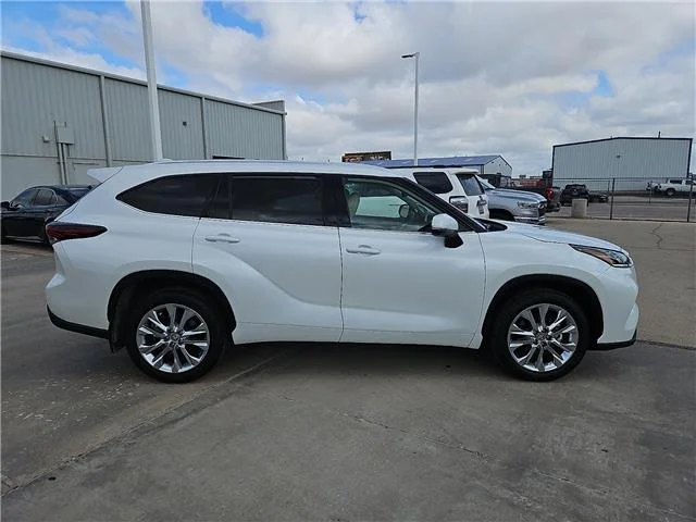 Used 2025 Wind Chill Pearl Toyota Limited All-Wheel Drive image 5