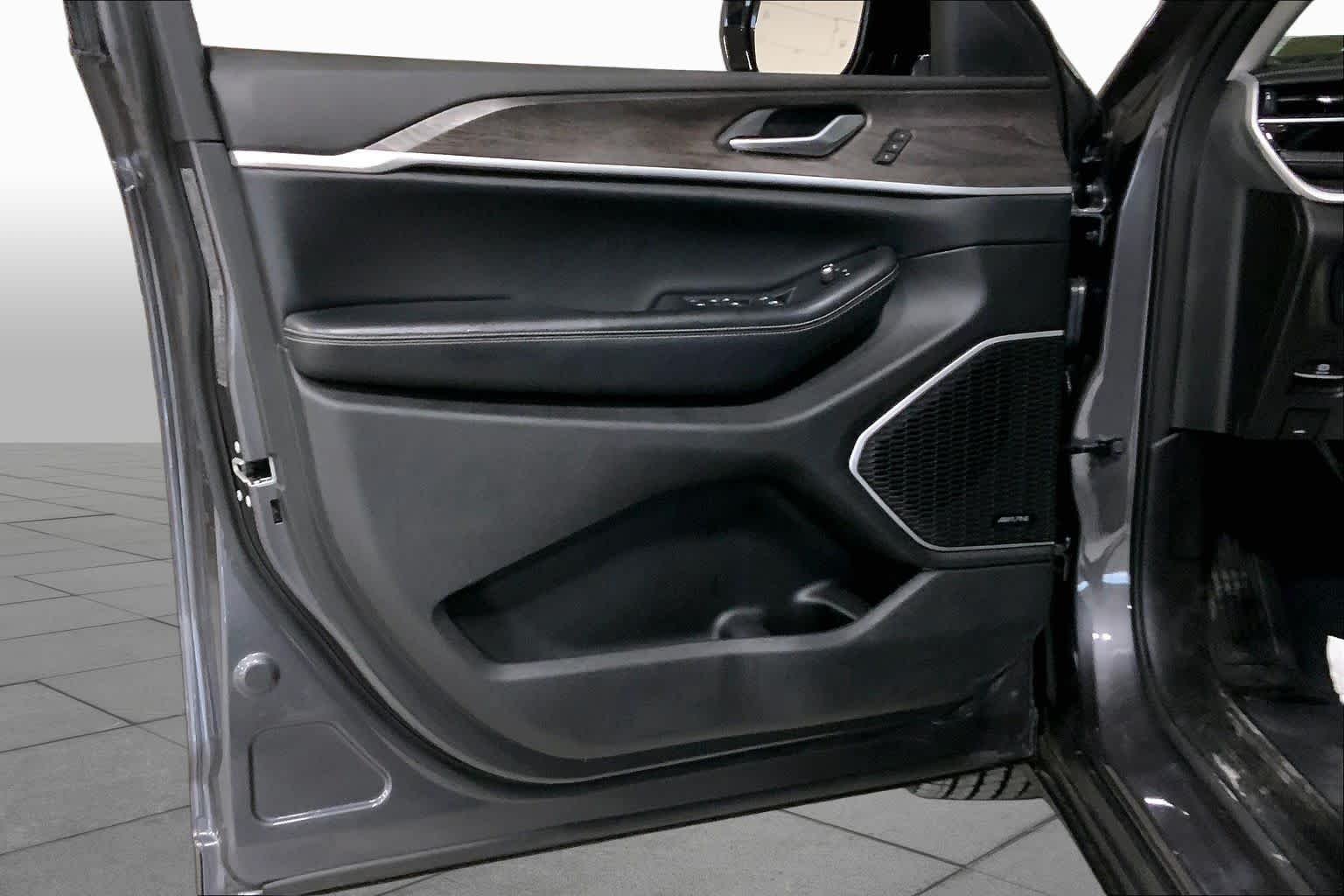 Used 2022 Baltic Gray Metallic Clearcoat Jeep  image 22