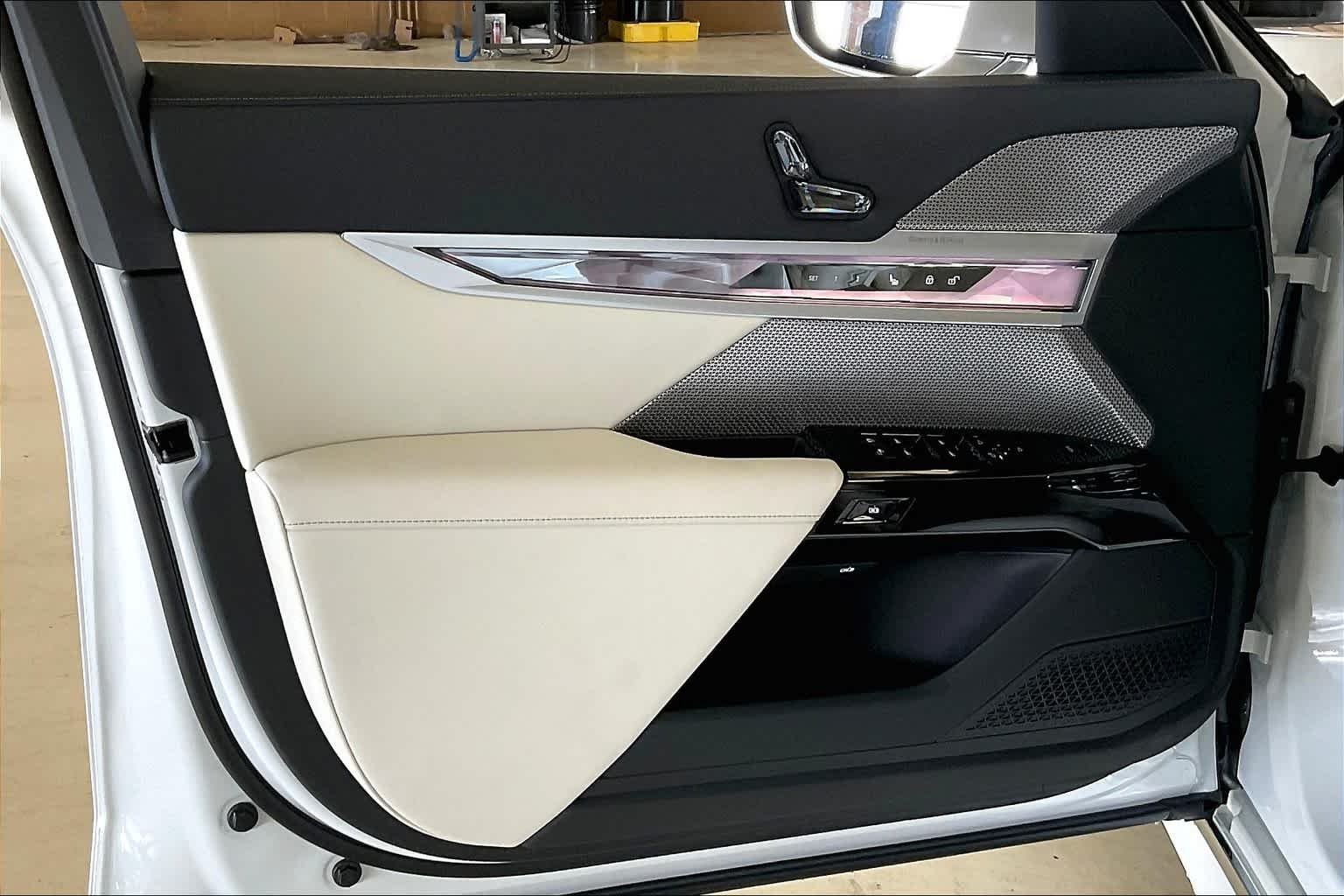 2025 BMW i7 50 - Photo 10