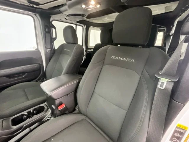 Used 2022 White Jeep Unlimited Sahara image 6