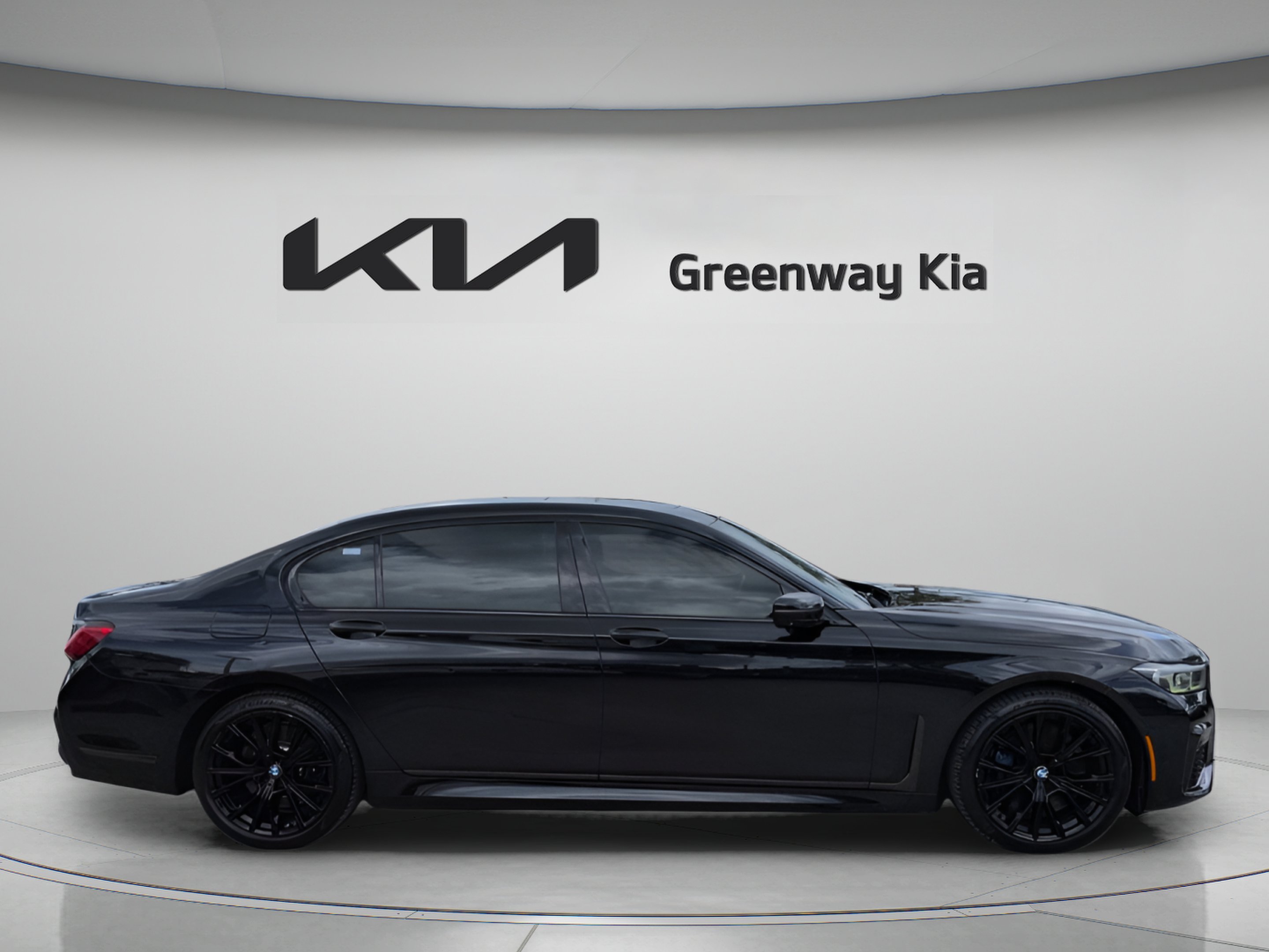 Used 2021 Black Sapphire Metallic BMW 750i xDrive image 9